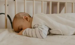 Czy łóżeczko niemowlęce może być inwestycją na lata? Poznaj najbardziej funkcjonalne meble!