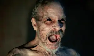 To przychodzi po zmroku: gdzie obejrzeć mroczny horror online?