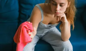 Czyszczenie plam z jedzenia, kredek i plasteliny – domowe sposoby