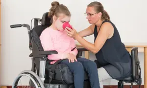 Zasiłek pielęgnacyjny dla dziecka z afazją: zasady przyznawania świadczenia