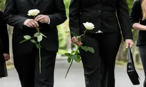 Jak się ubrać na pogrzeb dziecka: niezbędne wskazówki i zasady ubioru