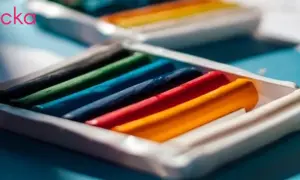 Skuteczne sposoby jak usunąć plastelinę z zabawek: 5 sprawdzonych metod