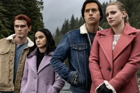4 sezon Riverdale: Tajemnice, dramaty i zaskakujące zwroty akcji
