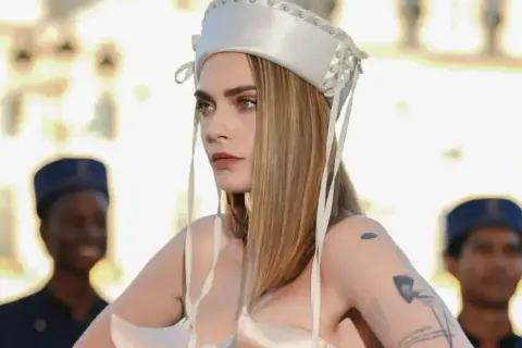 Cara Delevingne plakaty: Najpiękniejsze dekoracje ścienne 2025