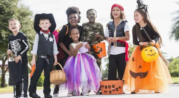 Jak można ubrać dziecko na halloween: pomysły i bezpieczne kostiumy
