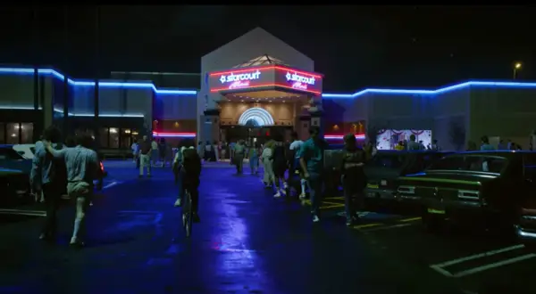 Stranger Things sezon 3 odc 5: Co wydarzyło się w Starcourt Mall?