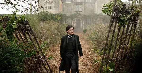 Najlepsze filmy o nawiedzonych domach - klasyki i nowości horroru