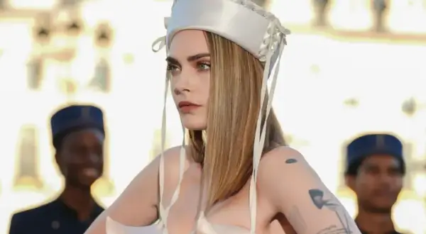 Cara Delevingne plakaty: Najpiękniejsze dekoracje ścienne 2025
